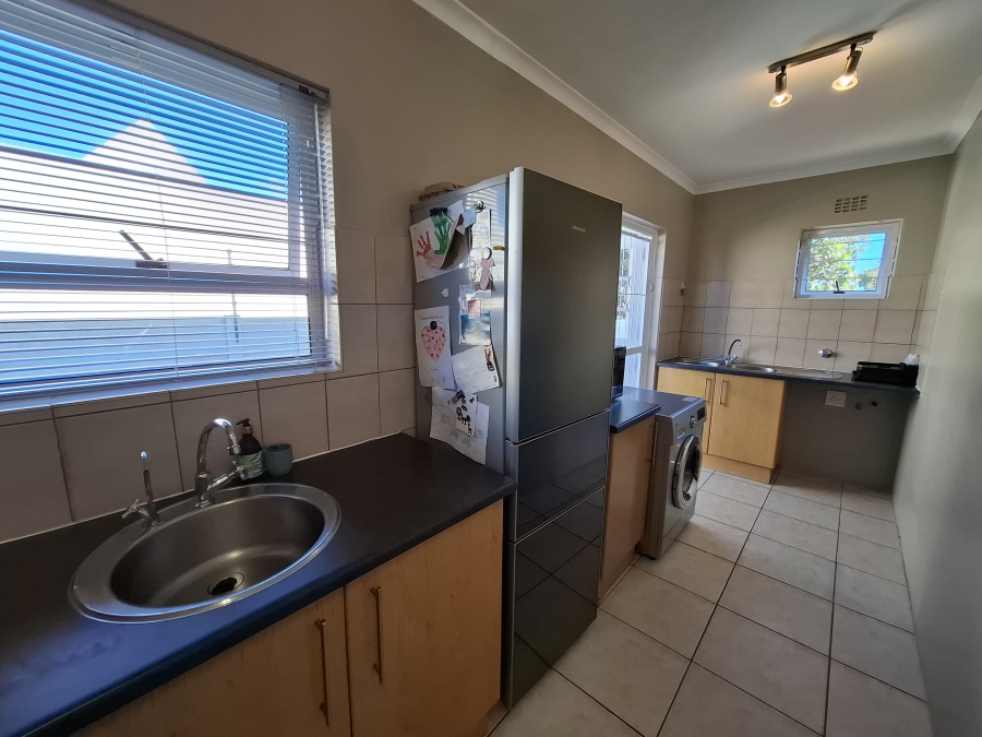 To Let 4 Bedroom Property for Rent in Sunningdale Western Cape